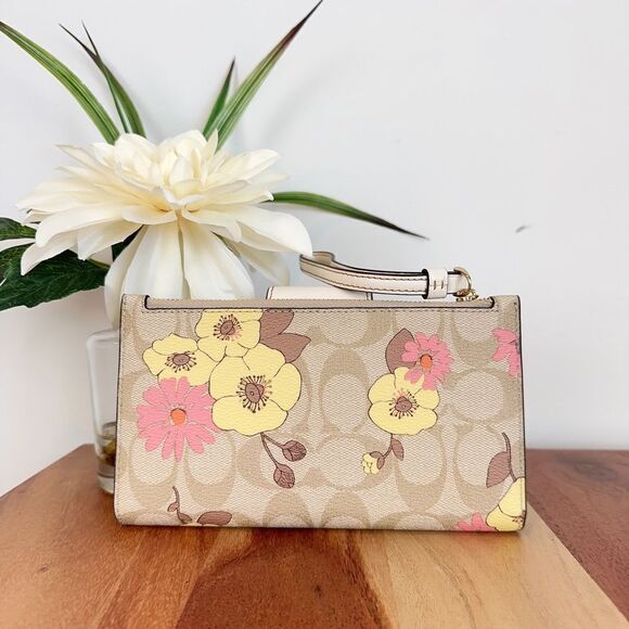 NWT Coach Tech Wallet In Signature Canvas With Floral Cluster Print - Picture 2 of 5